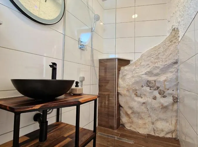 Roko Tragurion فيلة تروغير