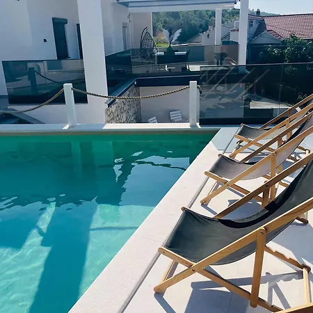 빌라 Roko Tragurion